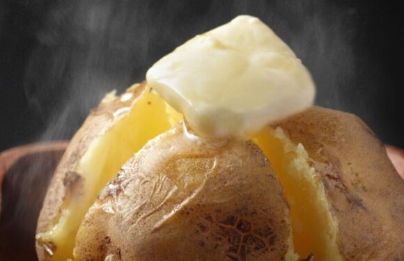 Chef shares how to cook ‘perfect’ and ‘fluffy’ jacket potatoes ‘quicker’