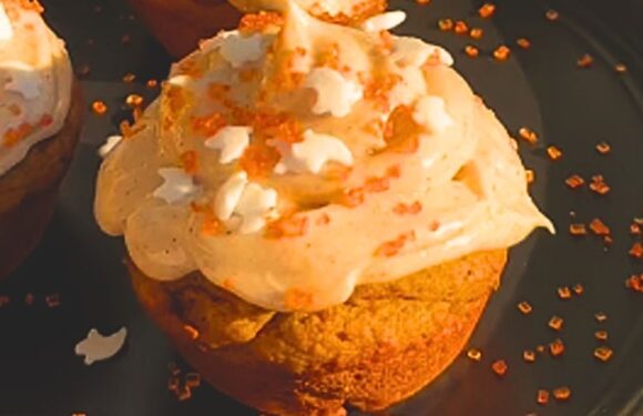 Pumpkin spice cupcakes recipe is perfect for Halloween or a cosy autumn night